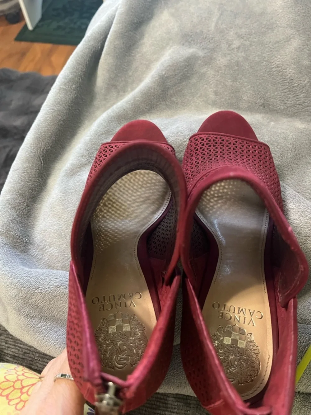 Vince Camuto Red Laser-Cut Peep-Toe Stiletto Booties Size 8.5 - Picture 15 of 17